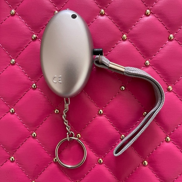 Personal KeyChain Alarm With LED Light - Picture 11 of 13